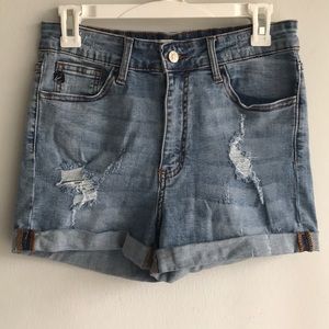 KanCan jeans short!